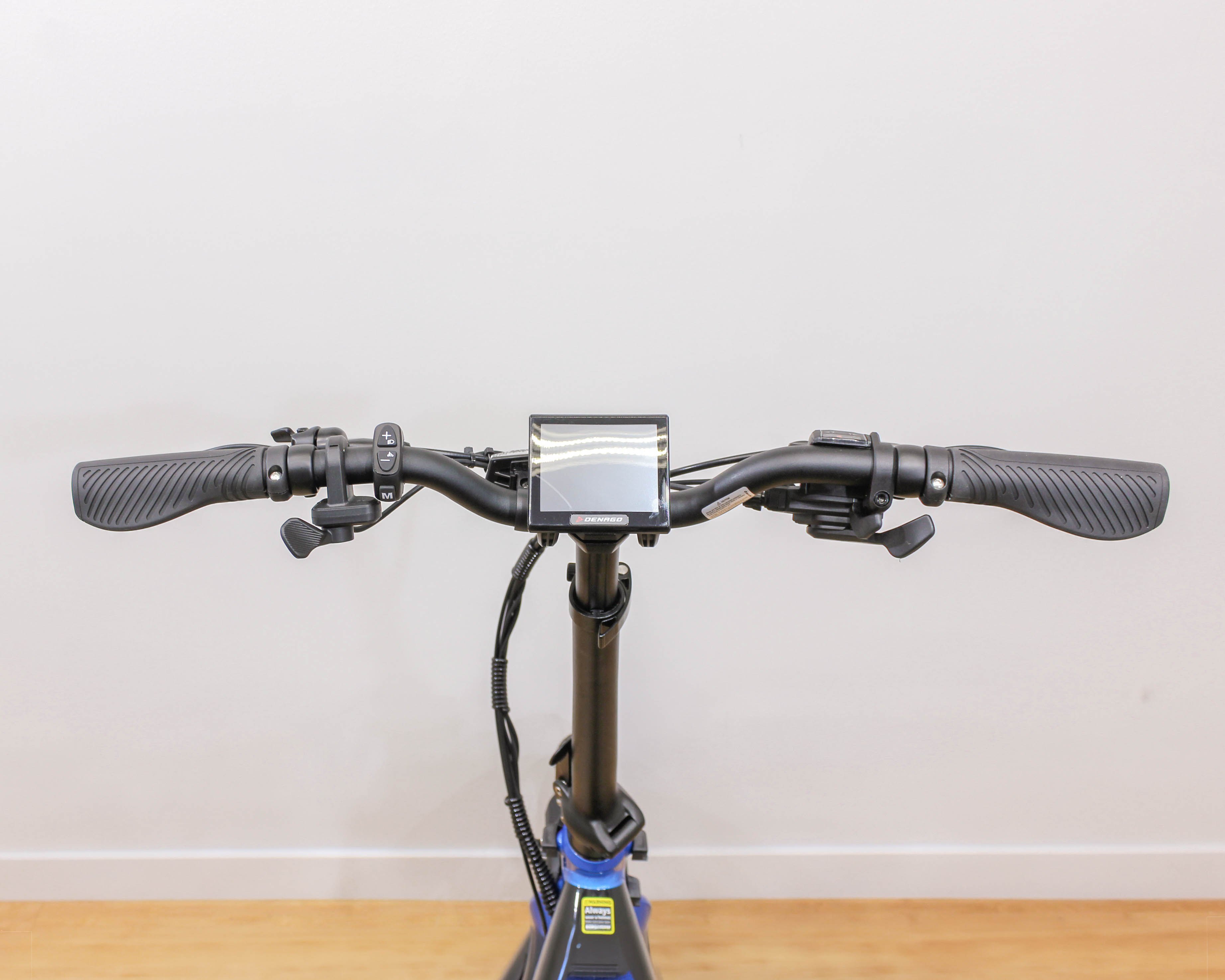 Electric scooter handlebars with central display screen